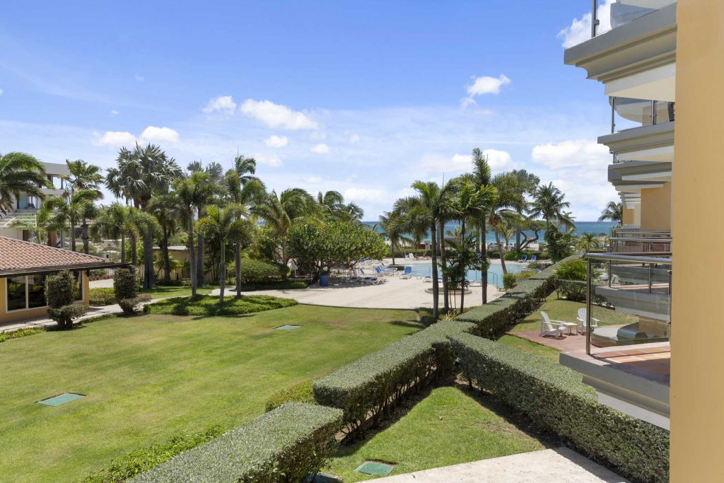Superior View Three-bedroom condo - E225