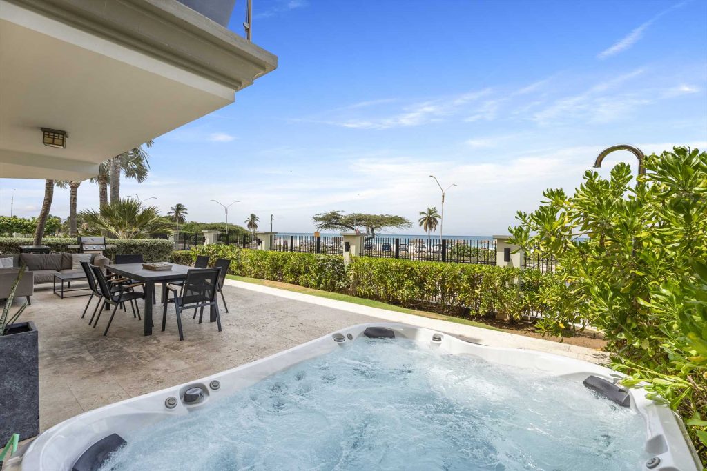 Ocean Extravaganza Three-bedroom condo - E121