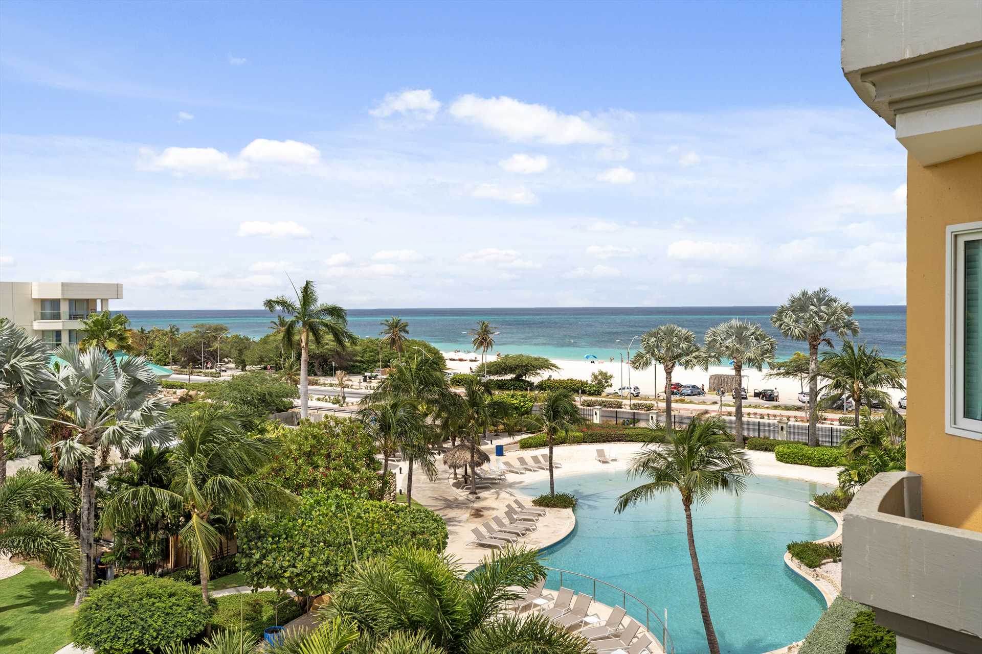 Glamour View Three-bedroom condo - E422