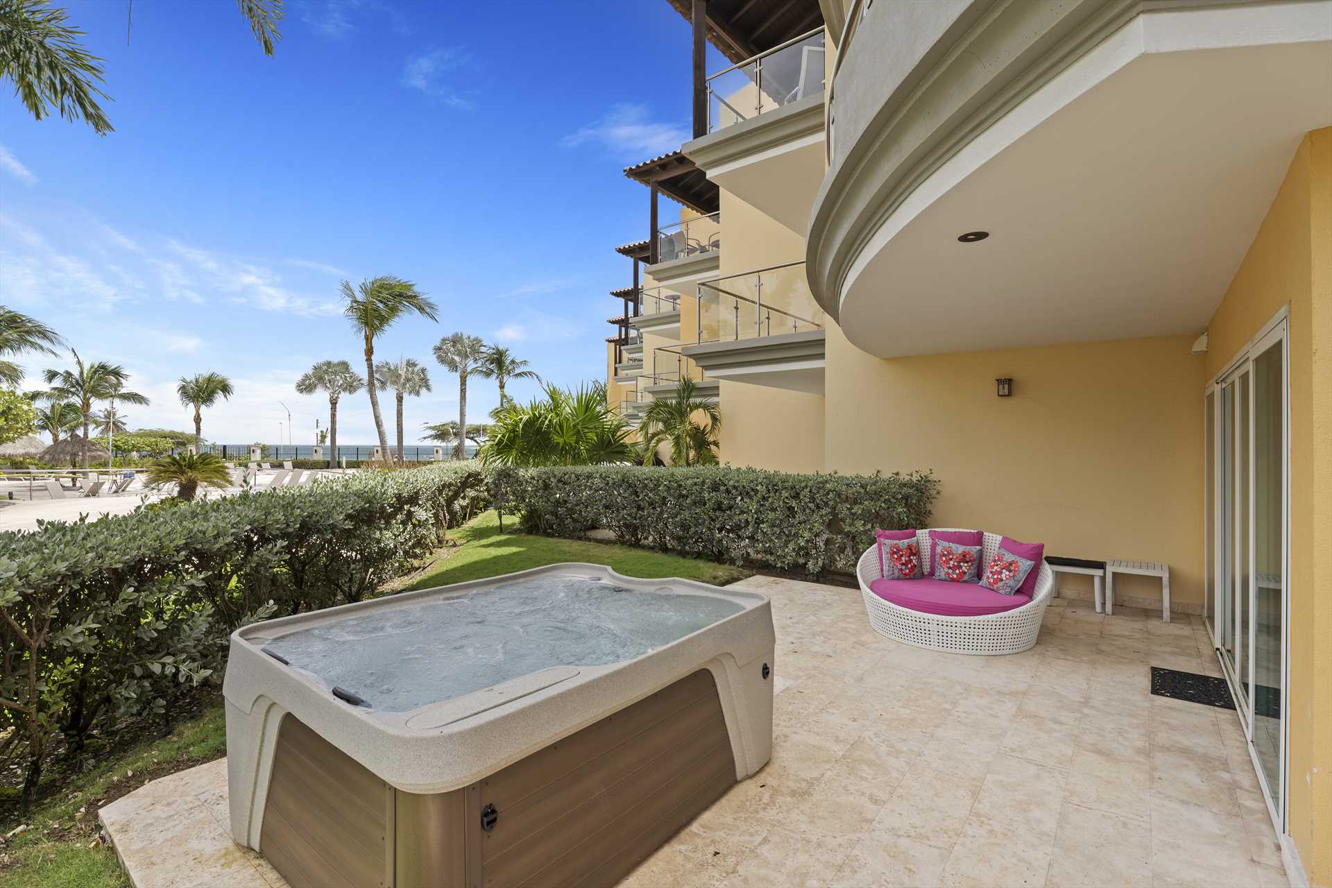 Beach Garden One-bedroom condo - E124-2