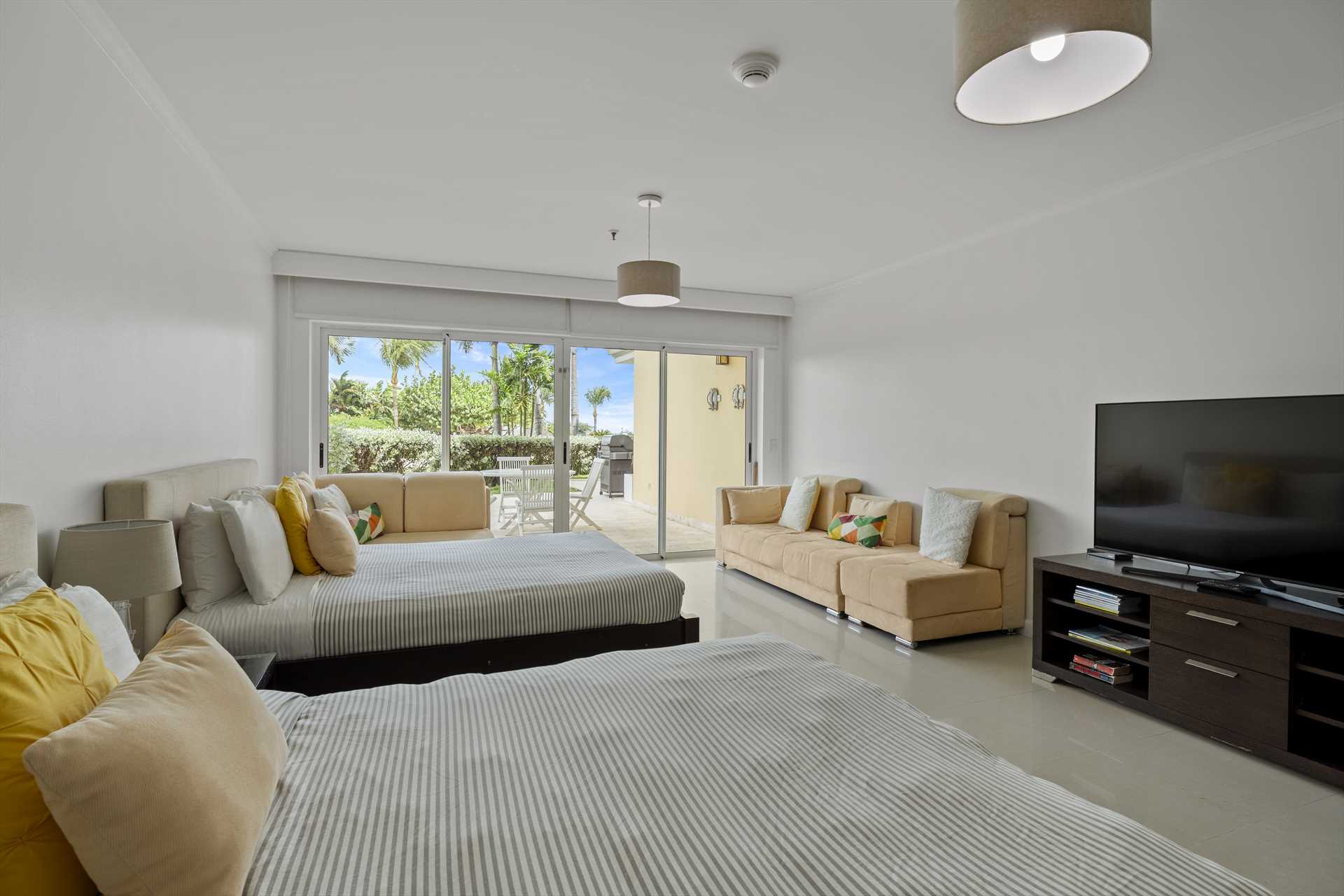 Beach Garden Studio condo - E124-1