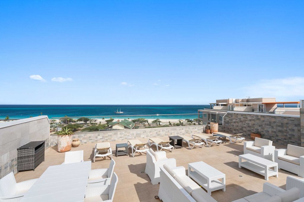 Chic View Penthouse Three-bedroom condo - LV603